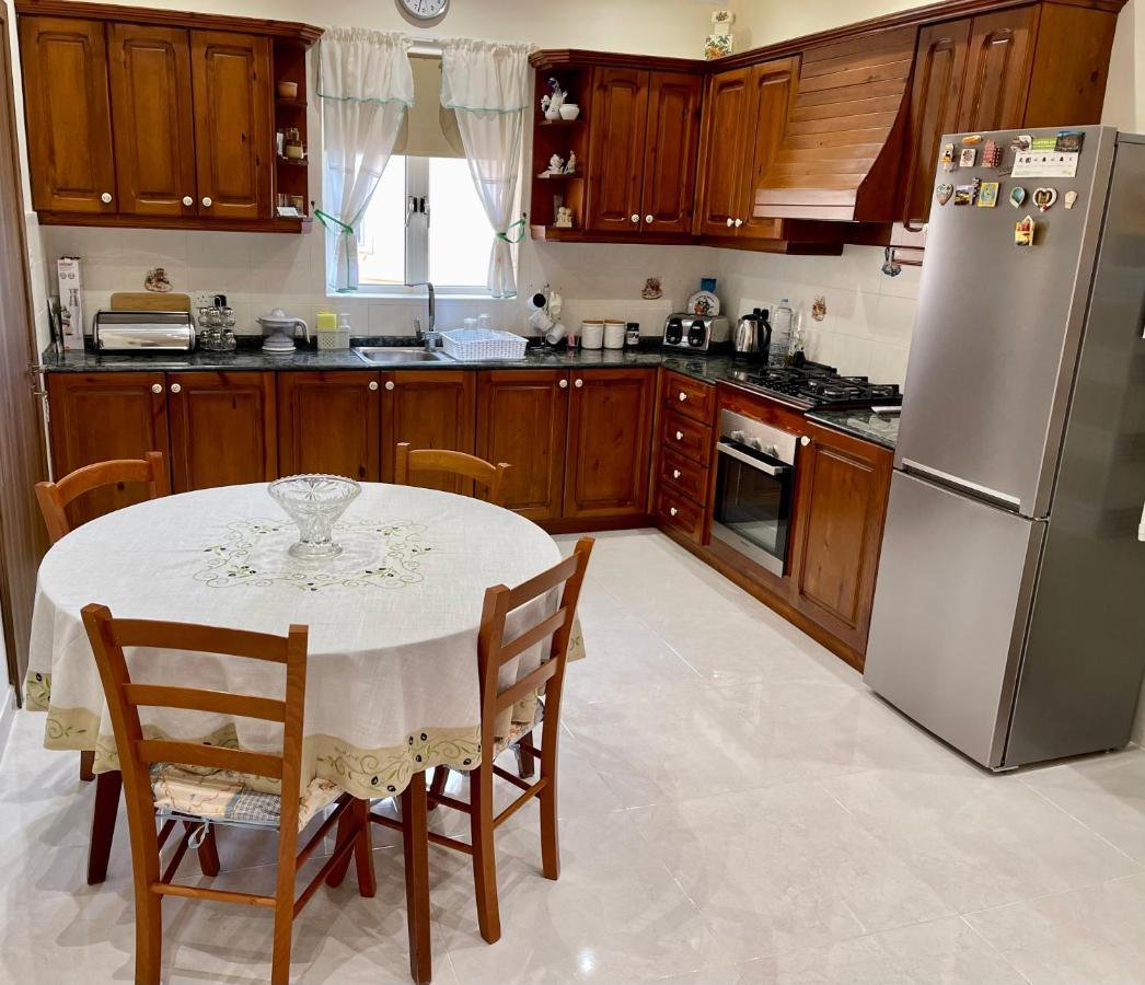 Sunrise Apt Near Beach Smarttv & Netflix Birzebbuga Exterior photo